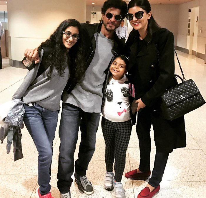Shah Rukh Khan with Sushmita Sen and her daughters