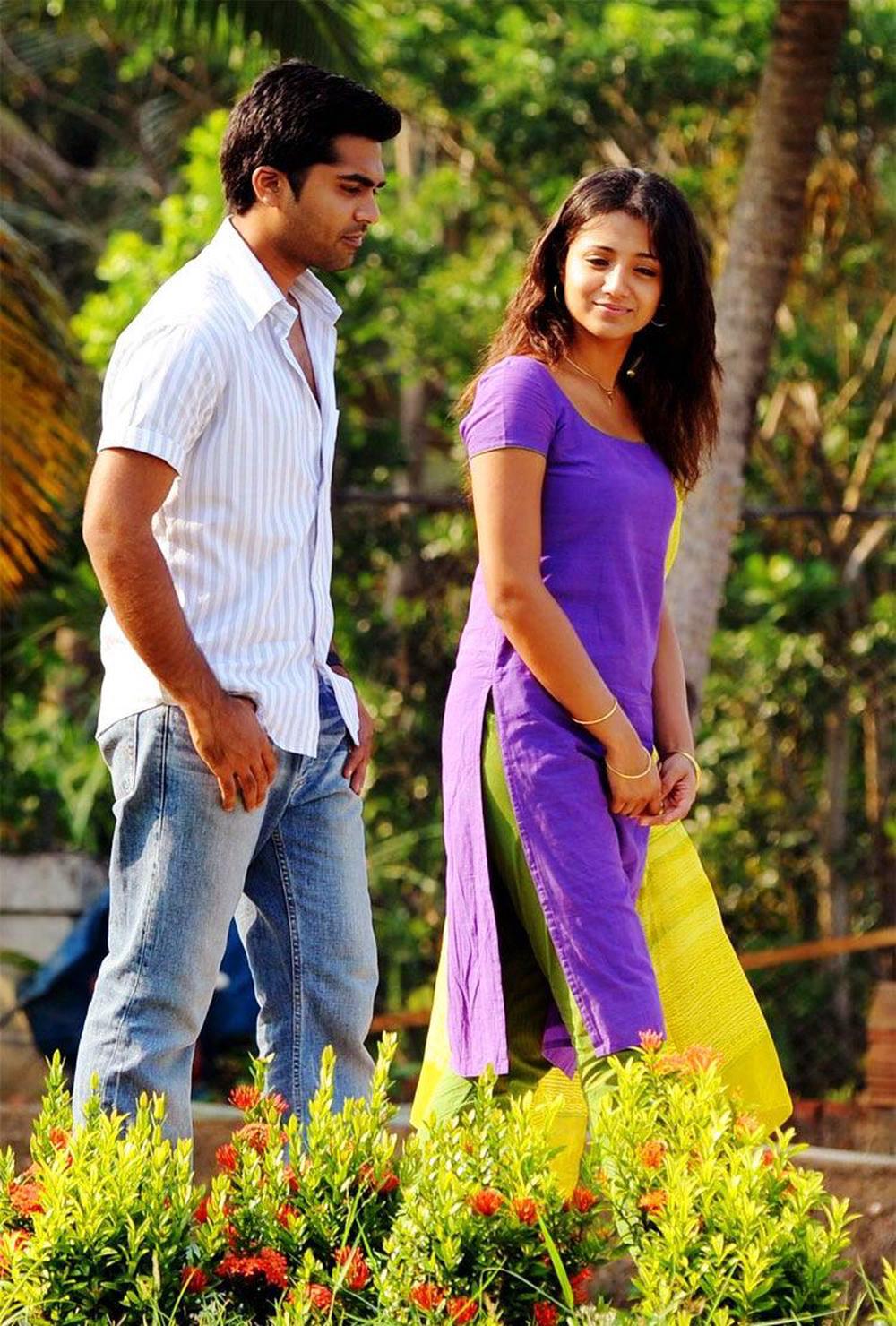 Vinnaithaandi Varuvaayaa Movie Stills | Simbu, Trisha Krishnan