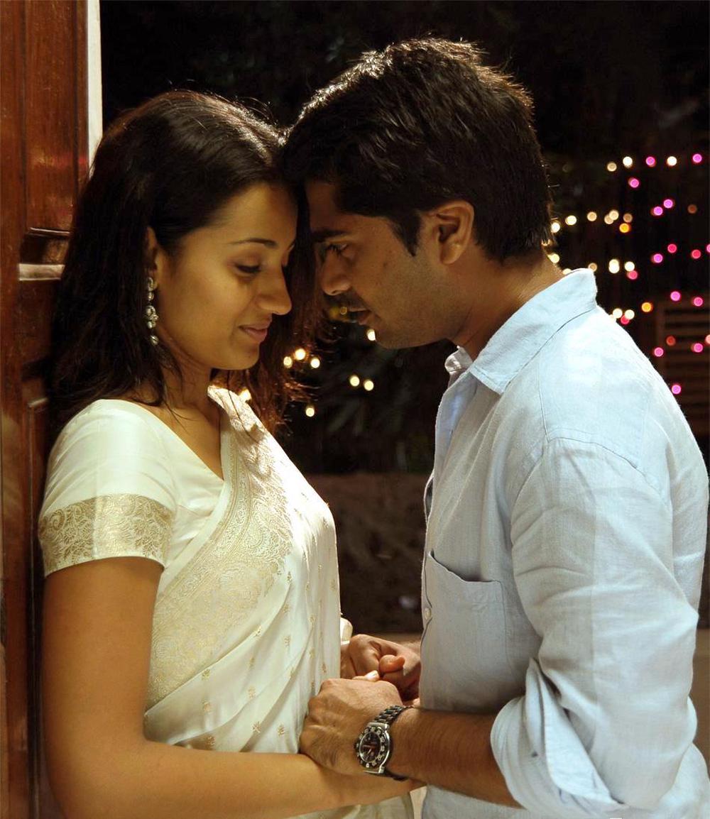 Vinnaithaandi Varuvaayaa Movie Stills | Simbu, Trisha Krishnan