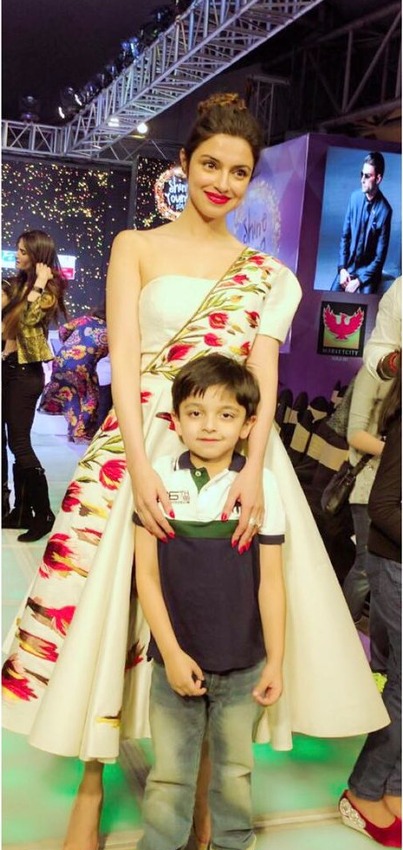 Actress Divya Khosla Kumar at Shine Young 2016