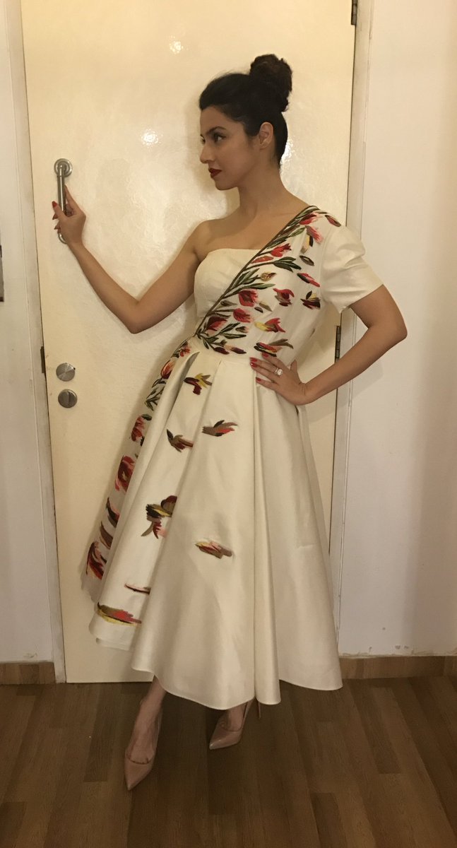 Actress Divya Khosla Kumar at Shine Young 2016