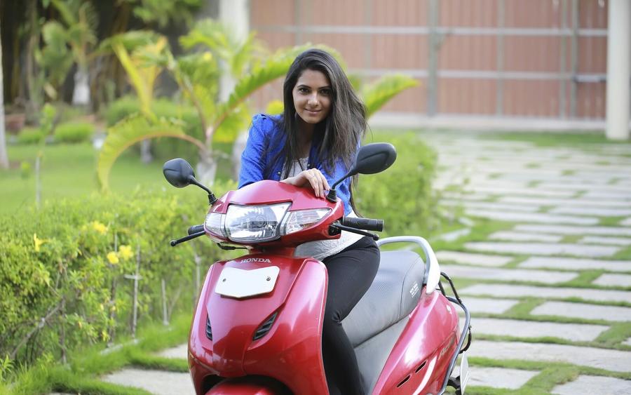 Actress Ashwathy Ravikumar Stills