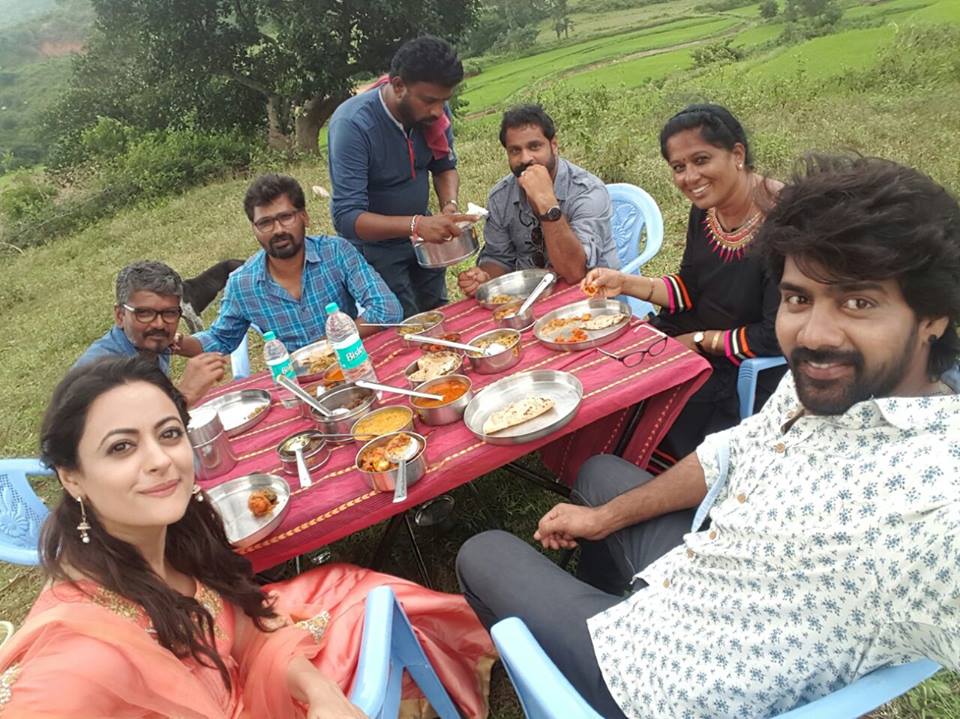 Meelo Evaru Koteeswarudu Movie Working Stills | Naveen Chandra, Shruti Sodhi, E. Satti Babu