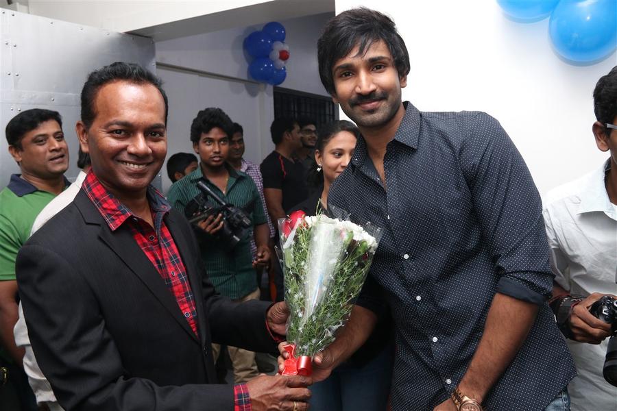 Actor Aadhi inaugurated the new fitness centre 'F45'
