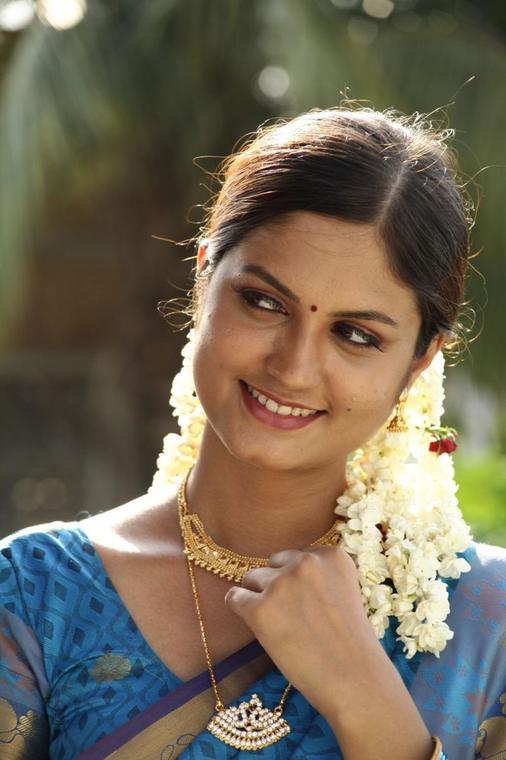 Azhahendra Sollukku Amudha Tamil Movie Stills | Aarshitha