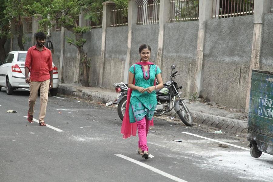 Azhahendra Sollukku Amudha Tamil Movie Stills | Aarshitha, Rijan Suresh