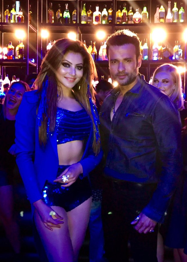 Urvashi Rautela, Rohit Roy on the sets of a Saara Zamaana song shoot for Kaabil