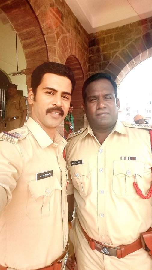 Krish and Robo Shankar on the sets of S3 aka Singam 3