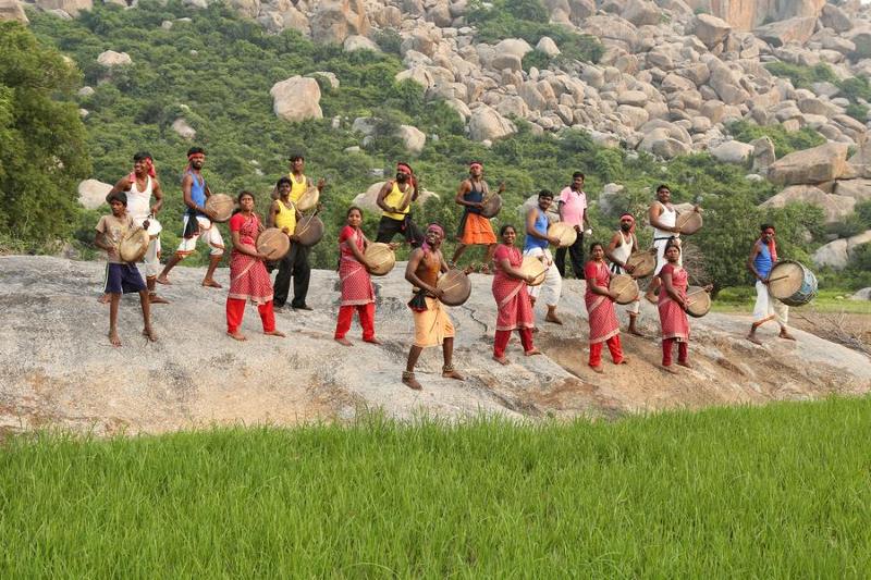 Kandathai Sollugiren Tamil Movie Stills