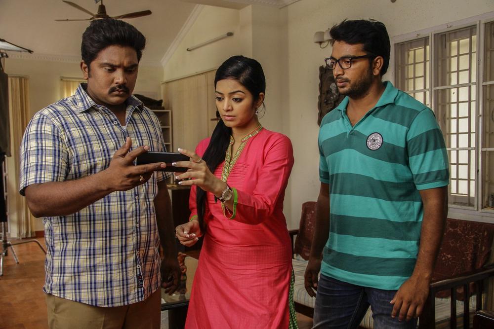 Adhey Kangal Movie Stills | Kalaiyarasan, Janani Iyer, Bala Saravanan