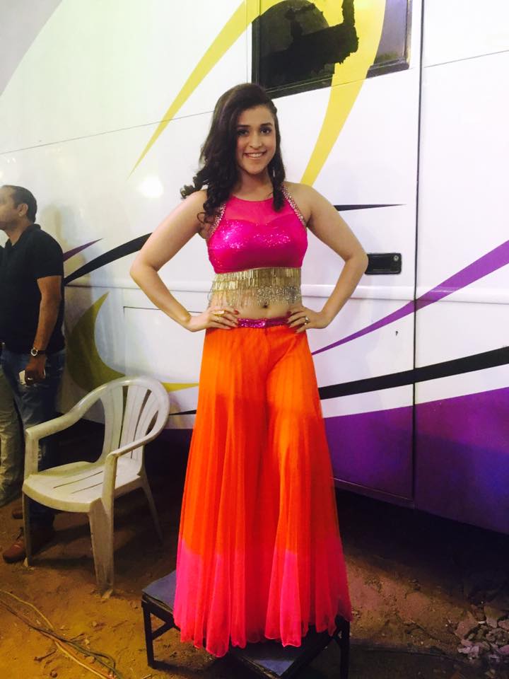 Mannara Chopra Looks Pretty In Pink