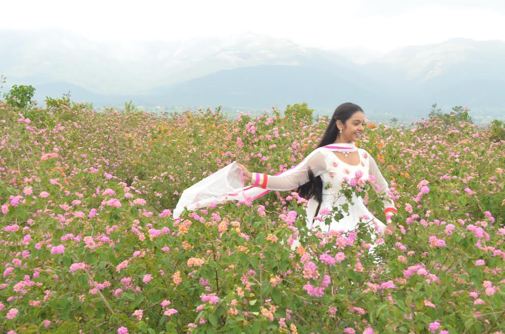 Kaadhal Kaalam Movie Stills & Posters