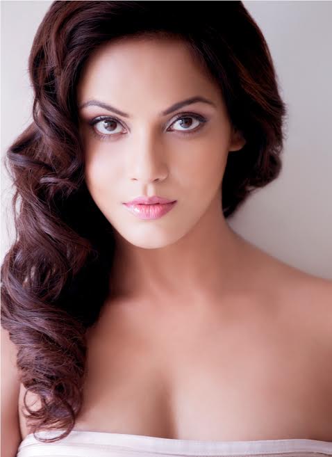 Vaigai Express Movie Stills | Neetu Chandra