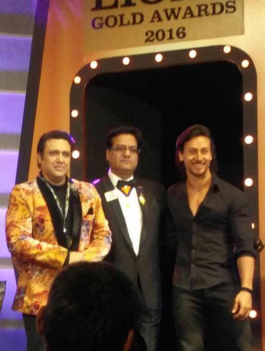 Handsome Hunk Tiger Shroff Won the Young Star Of The Year Award at the Lions Gold Awards 2016