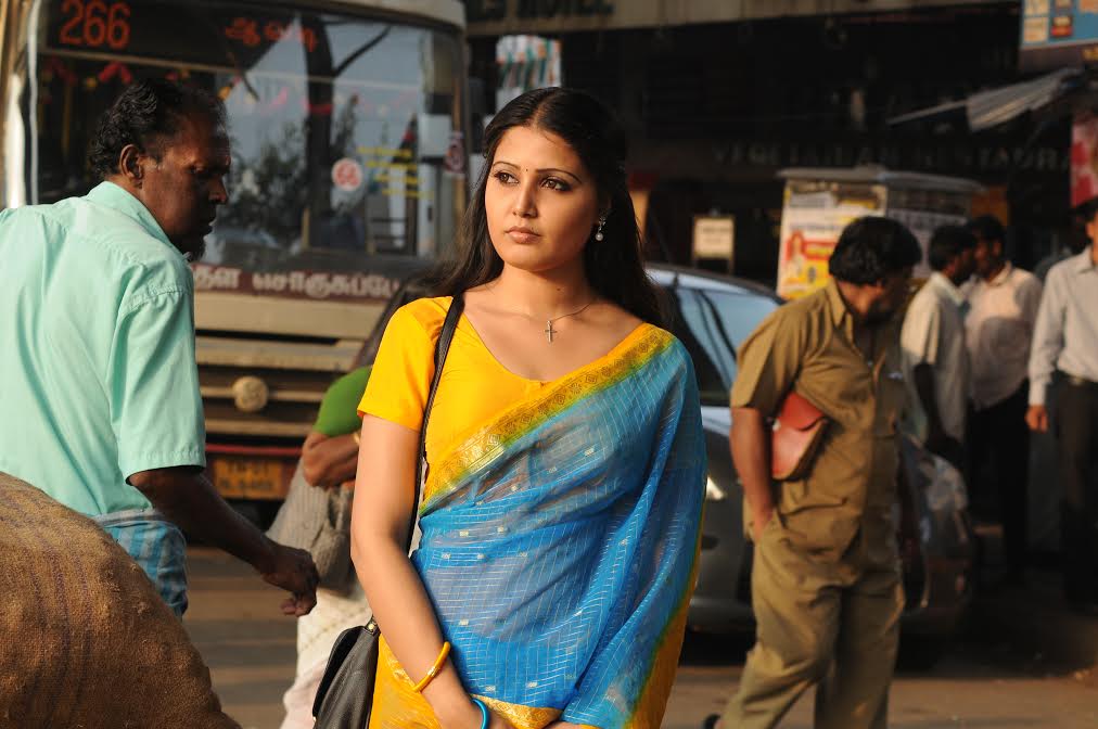 Sandra Amy in Sivappu Enakku Pidikkum Movie