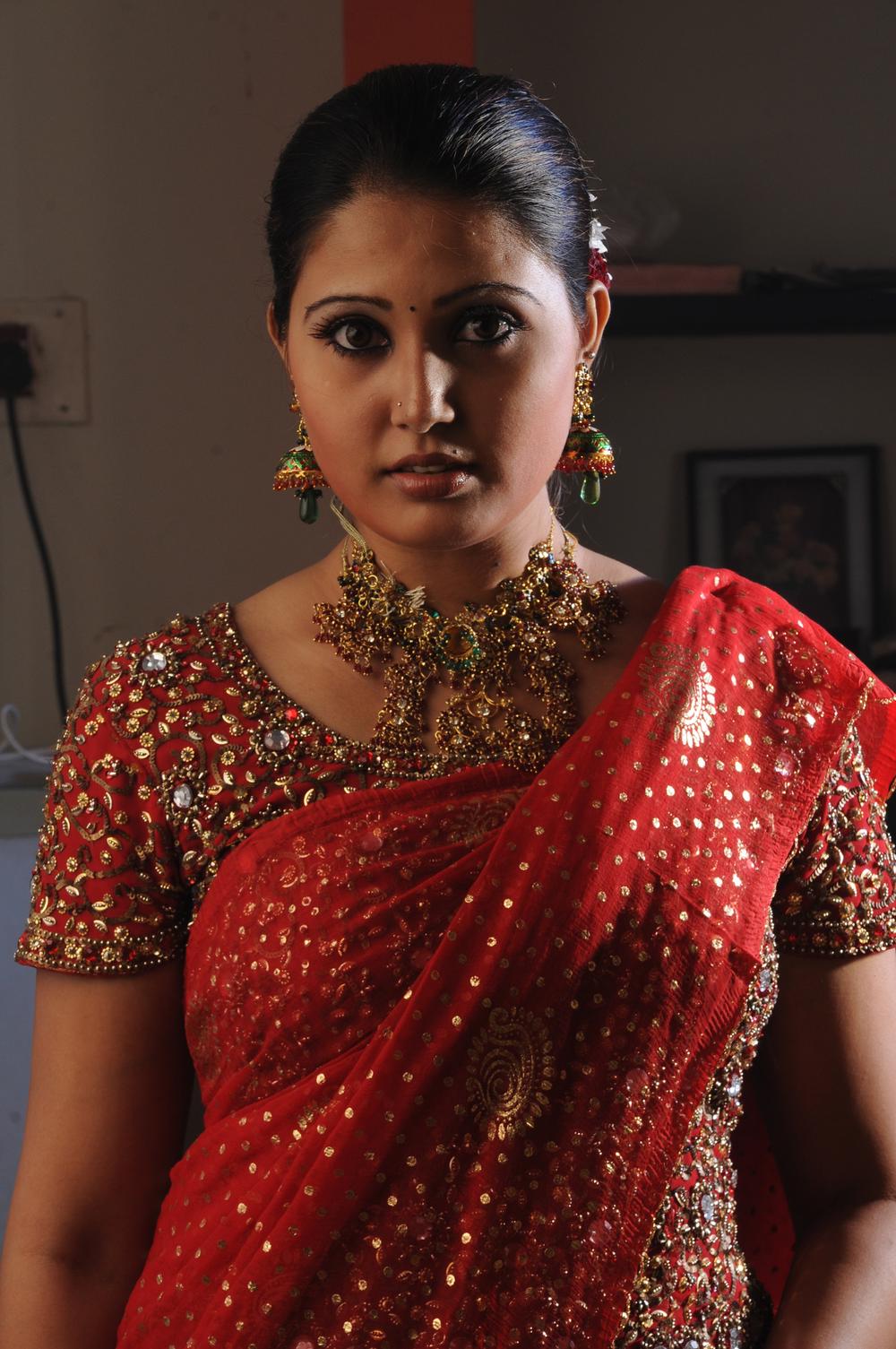 Sivappu Enakku Pidikkum Movie Stills | Sandra Amy