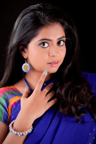 தமிழ் தெரிந்த நாயகி என்பதால் ஒரே டேக்கில் நடிக்க முடிந்தது- கலவரத்தைக் கிளப்புகிறார் சாயா பட நாயகி காயத்ரி!