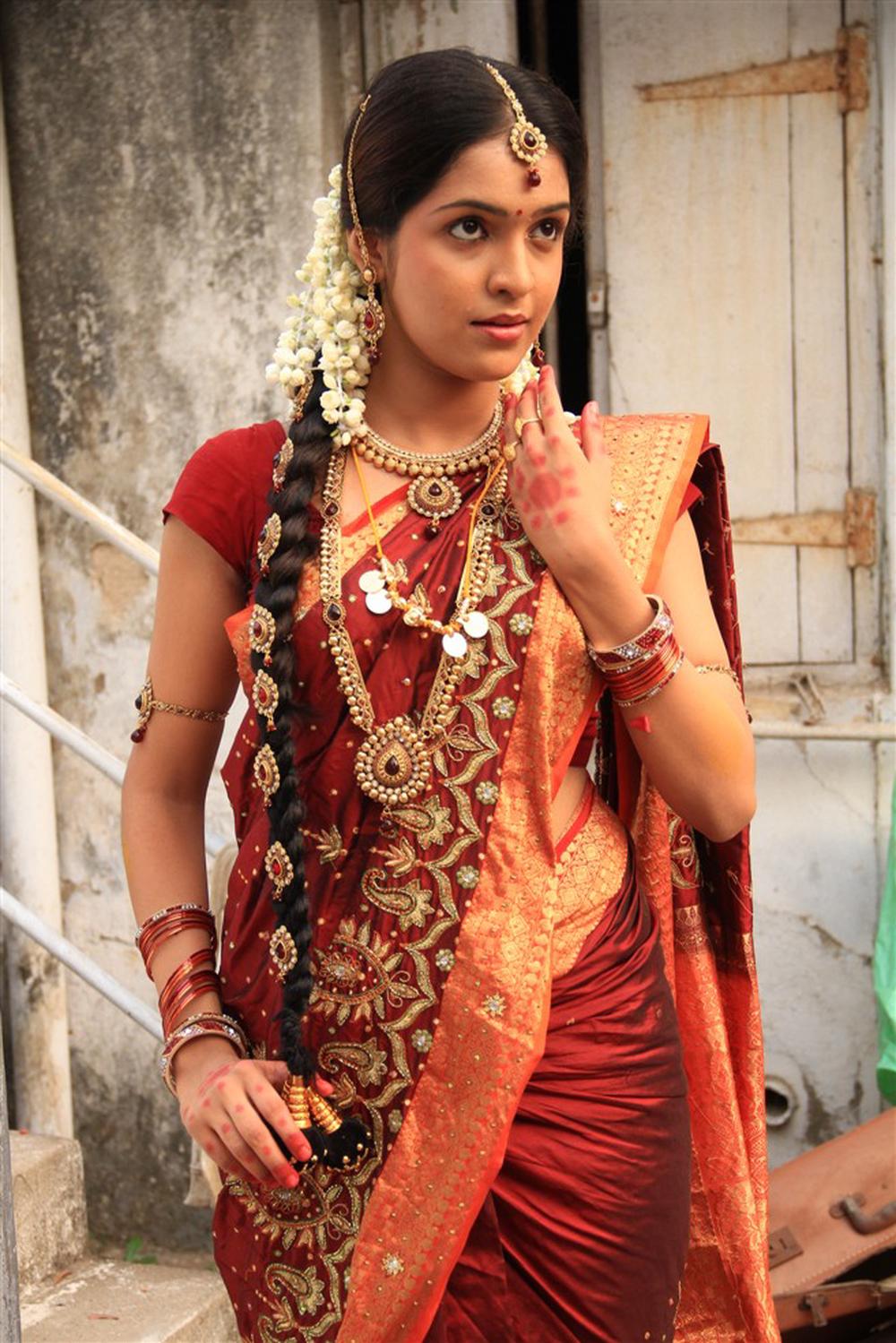 Ivanuku Thannila Gandam Movie Stills | Neha Ratnakaran