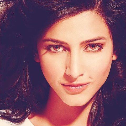 Shruthi Haasan roped in for Sundar C’s Sanghamithra?