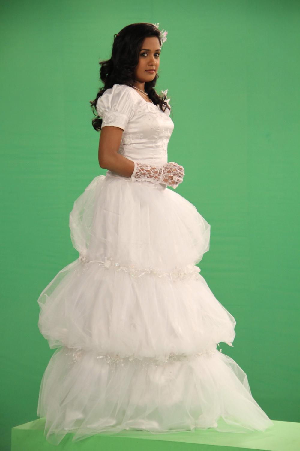Iravum Pagalum Varum Tamil Movie Stills | Ananya