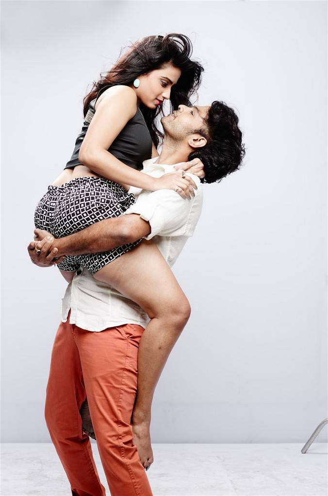Jeevan, Dimple Chopade in Jeyikkira Kuthira movie stills