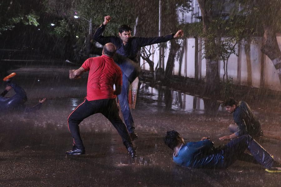 Inayathalam Tamil Movie Stills | Ganesh Venkatraman