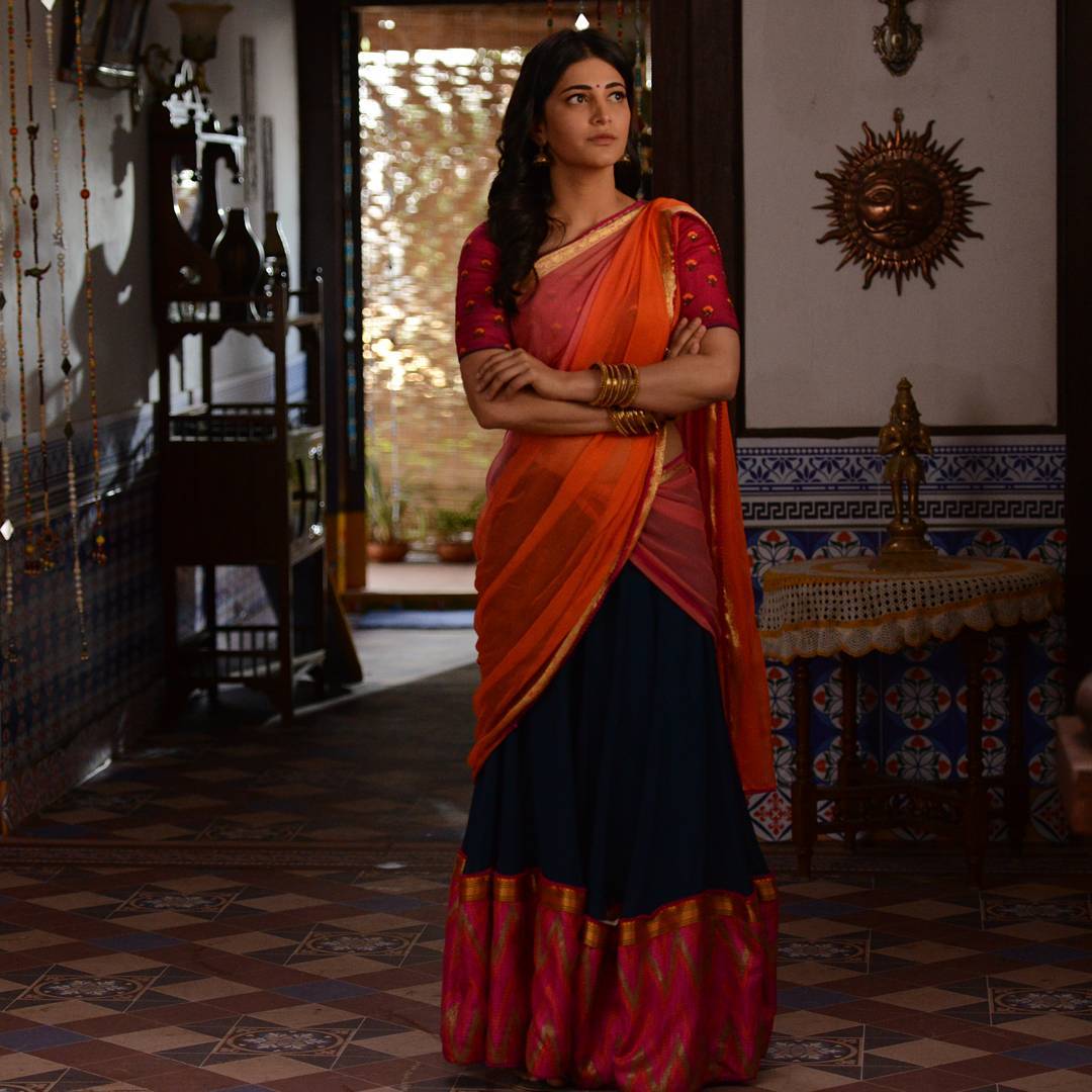 Shruti Haasan Stills From Katamarayudu Movie