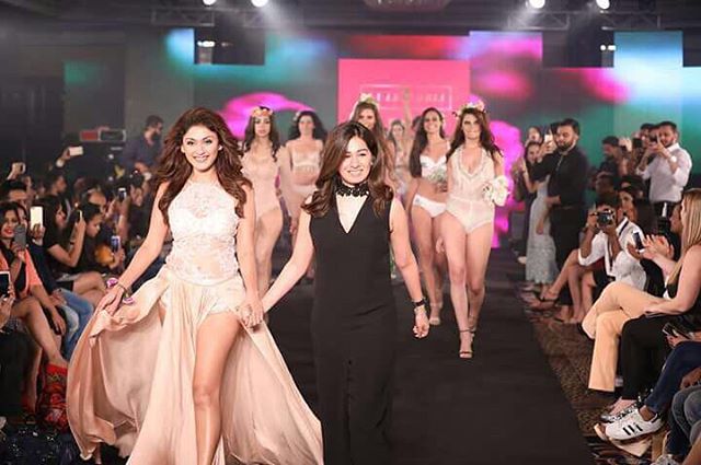 Manjari Fadnis Looking Beautiful At Designer Nidhi Munim Summer Collection Fashion Week