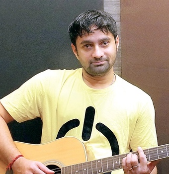 Vishal Chandrashekhar is the composer for Arulnithi’s ‘Iravukku Aayiram Kangal’