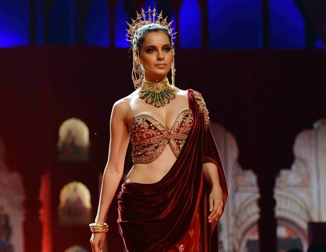 Kangana Ranaut’s ‘Rani Laxmibai’ title and director replaced!!