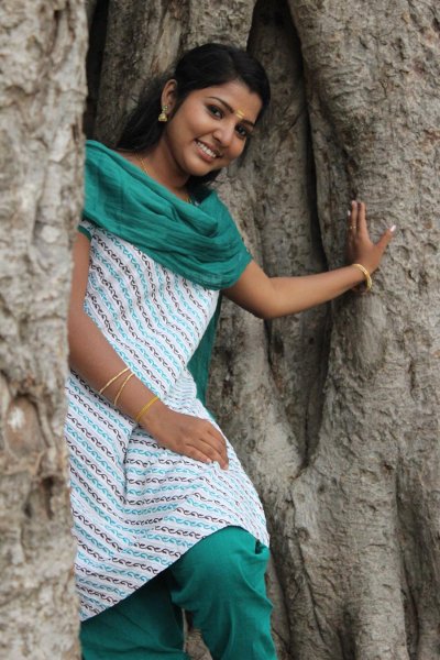 Stills From Arasakulam Tamil Movie | Nayana Nair