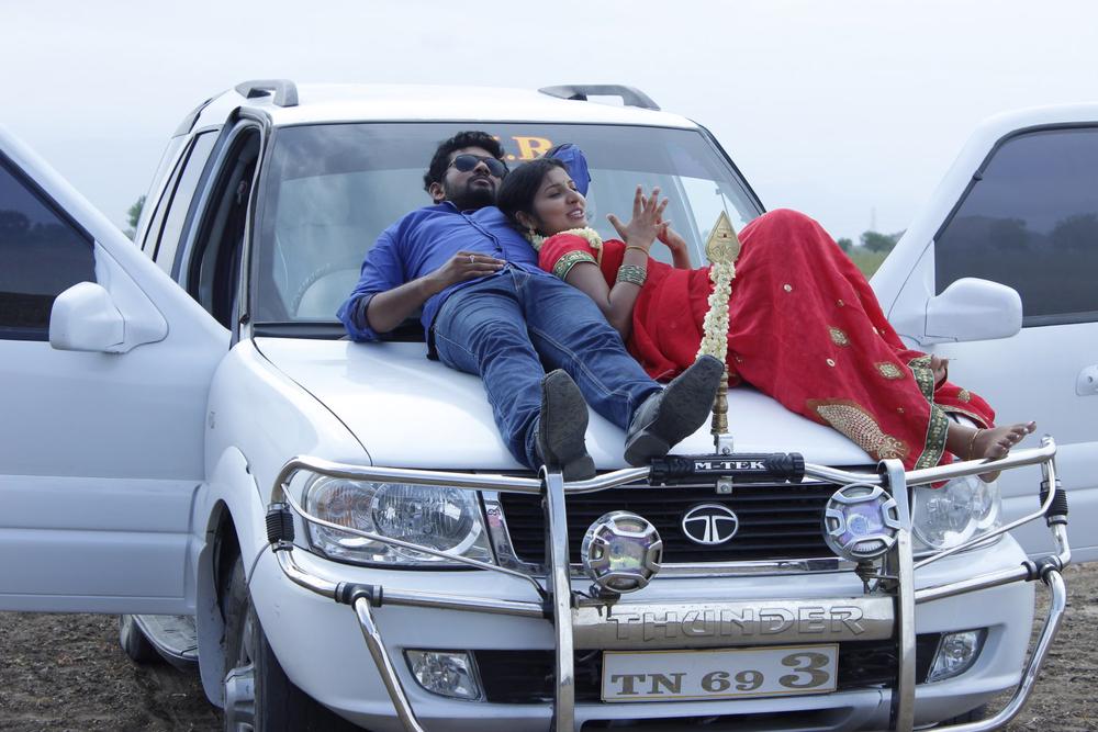 Stills From Arasakulam Tamil Movie | Rathan Mouli, Nayana Nair