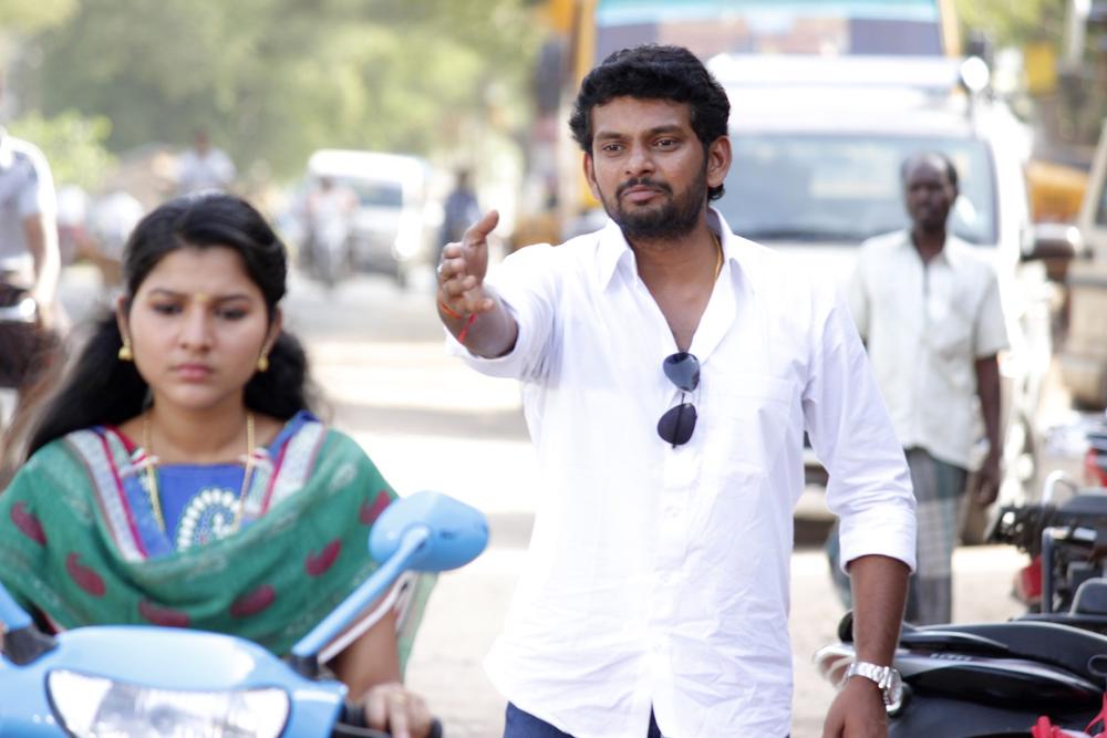 Stills From Arasakulam Tamil Movie | Rathan Mouli, Nayana Nair