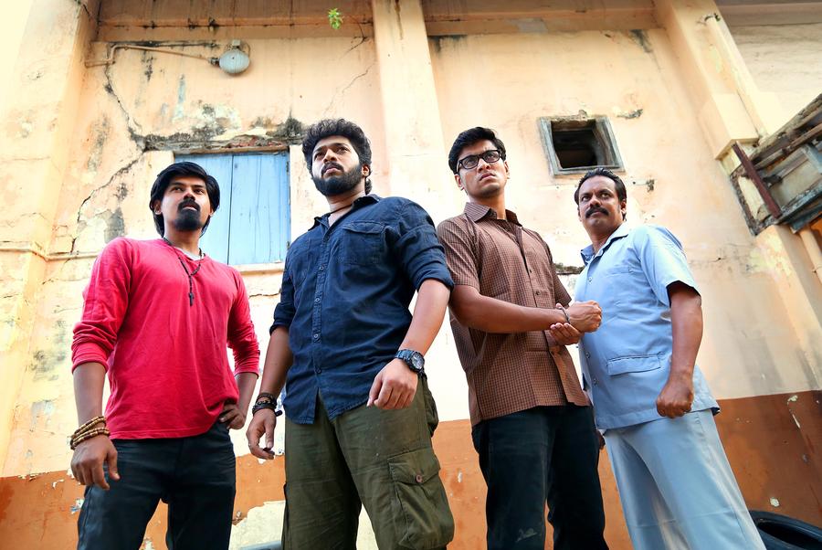 Naalu Peruku Nalladhuna Edhuvum Thappilla Movie Stills