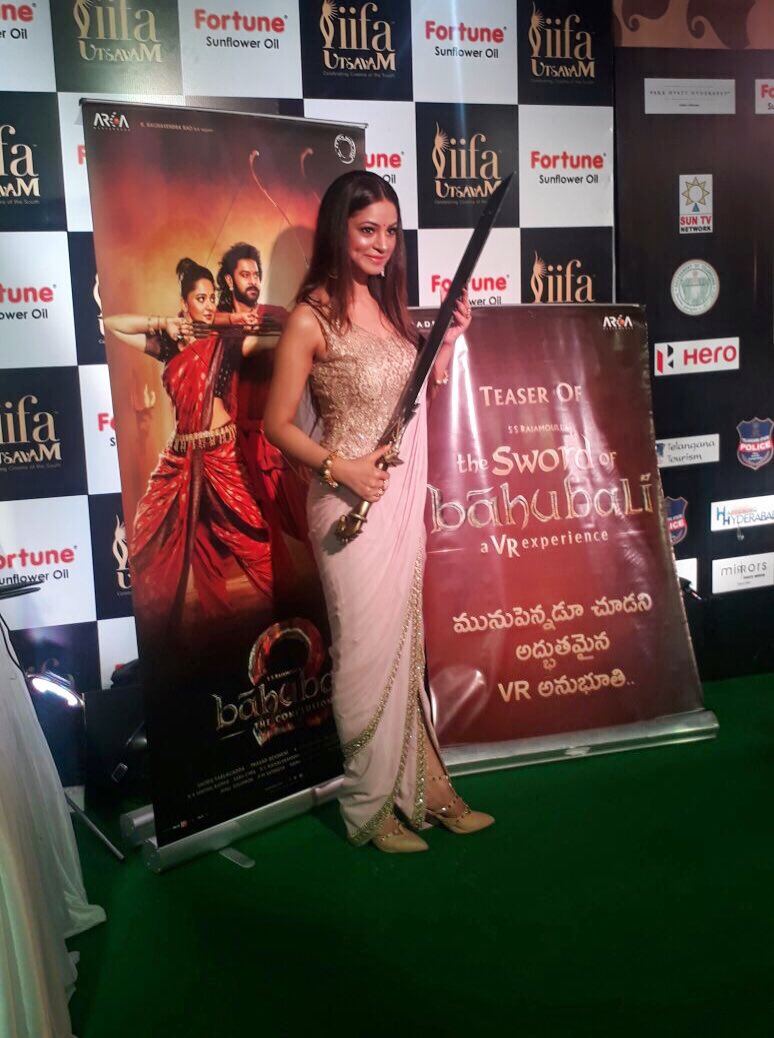 Shilpi Sharma Looks Gorgeous At IIFA Utsavam 2017 Green Carpet