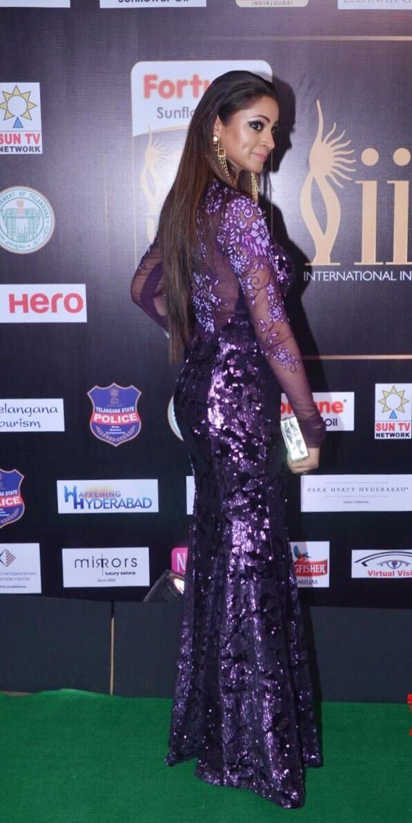 Shilpi Sharma Looks Gorgeous At IIFA Utsavam 2017 Green Carpet