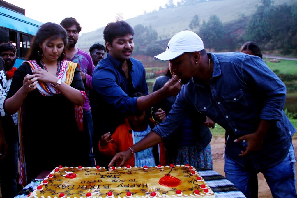 Actor Jai's birthday celebration in ‘Balloon’ shooting sets