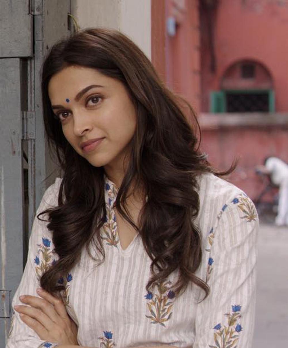 Piku Hindi Movie Stills | Deepika Padukone, Amitabh Bachchan