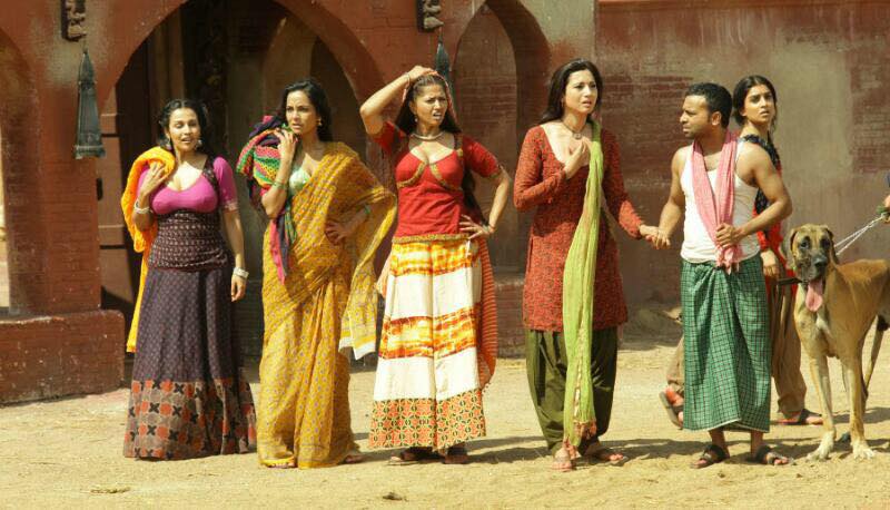 Flora Saini, Pallavi Sharda and Gauahar Khan Working Stills From Begum Jaan 