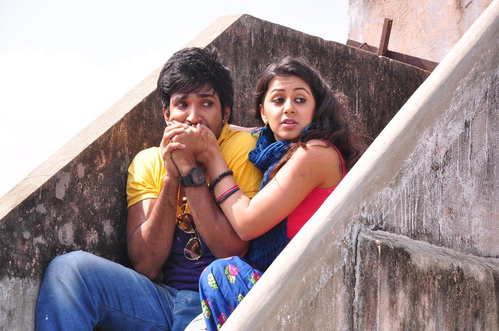 Yagavarayinum Naa Kaakka Tamil Movie Stills | Aadhi, Nikki Galrani