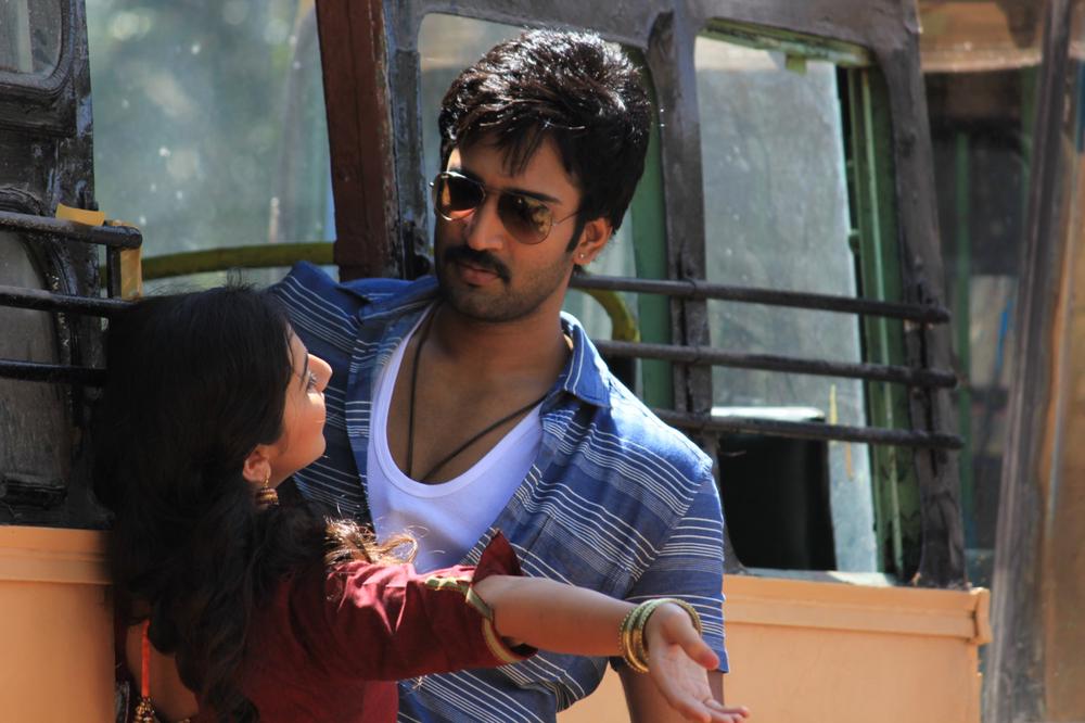 Yagavarayinum Naa Kaakka Tamil Movie Stills | Aadhi, Nikki Galrani