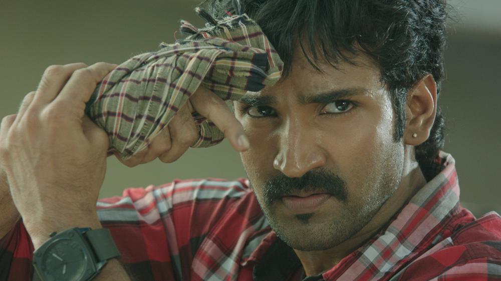 Yagavarayinum Naa Kaakka Tamil Movie Stills | Aadhi, Nikki Galrani