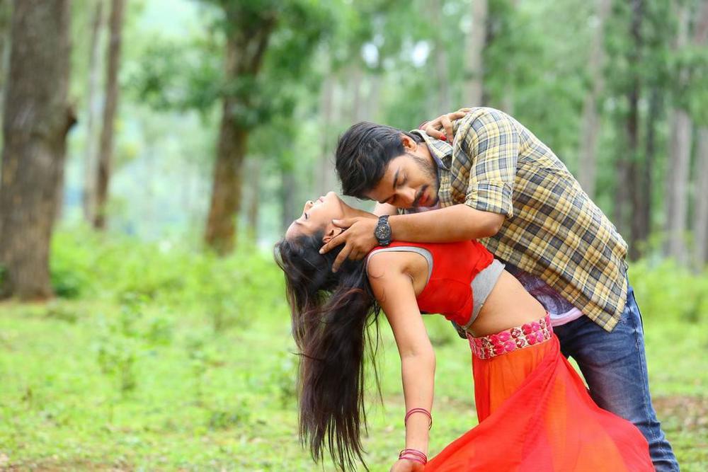 Ram Karthik and Bhanu Tripatri Stills From Iddari Madhya 18