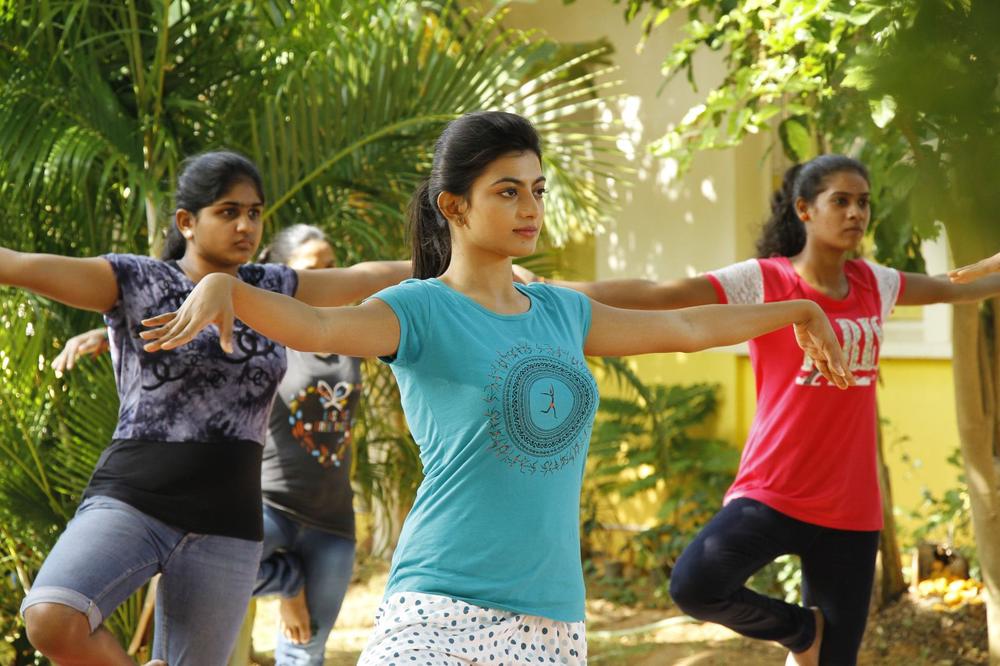 Actress Anandhi Stills From En Aaloda Seruppa Kaanom