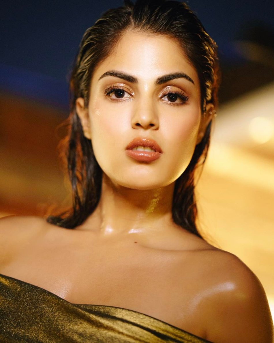 Rhea Chakraborty's bold Photoshoot