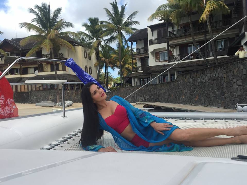 Sunny Leone On The Sets Of Tera Intezaar