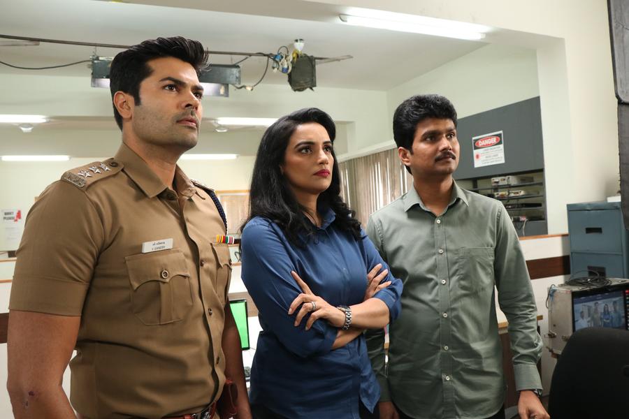 Ganesh Venkatraman, Shweta Menon, Erode Mahesh stills from Inayathalam