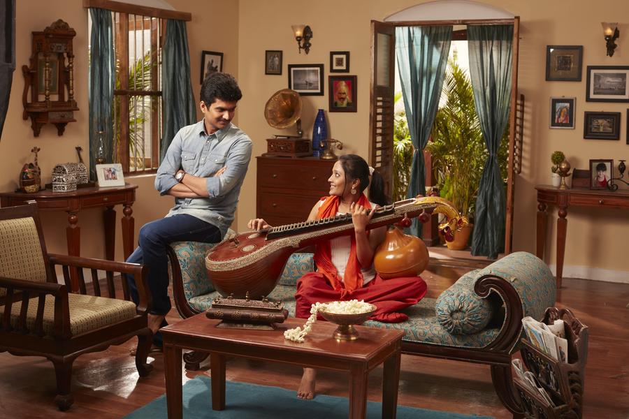Erode Mahesh and Koushika stills from the sets of Inayathalam