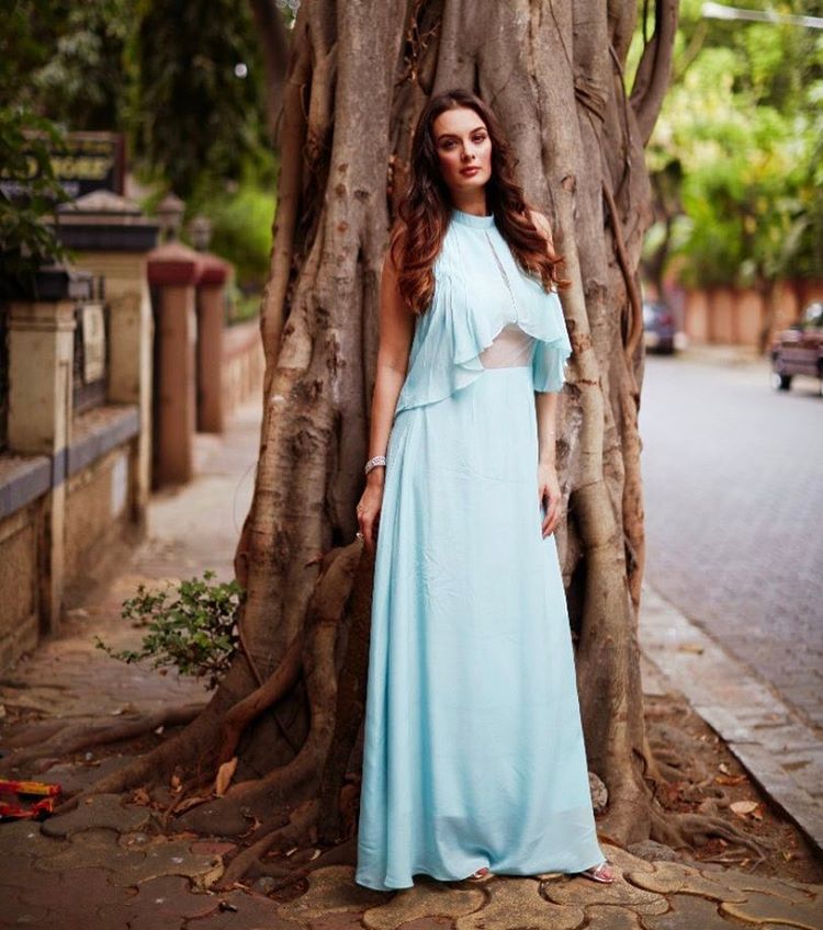 Stunning Evelyn Sharma Stills