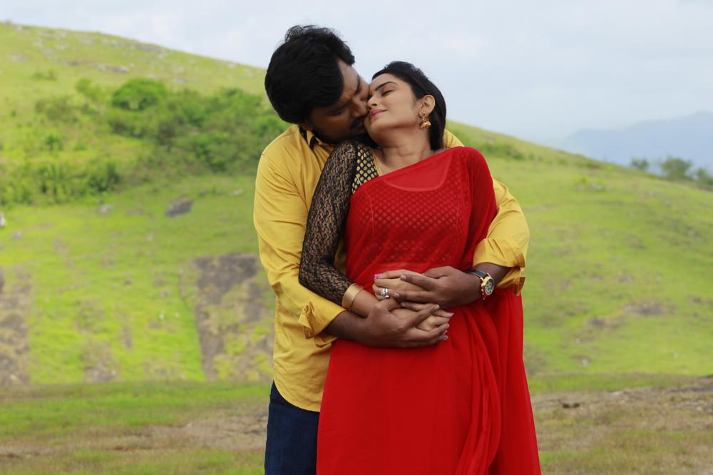 Sangeetha Bhatt, Lollu Sabha Jeeva Stills From Aarambamey Attakasam Movie